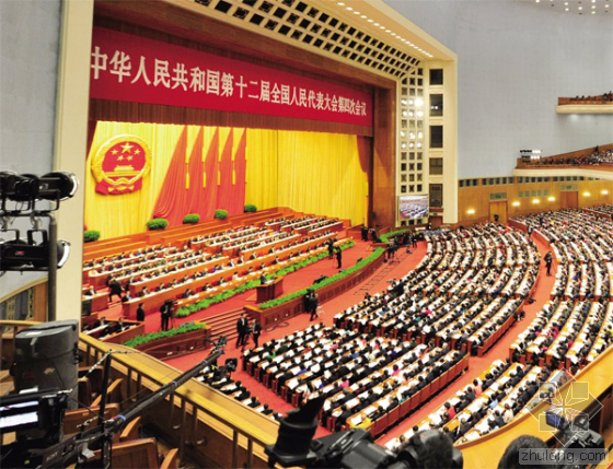 當(dāng)日上午，國(guó)務(wù)院總理李克強(qiáng)在會(huì)上做了2016年政府工作報(bào)告。